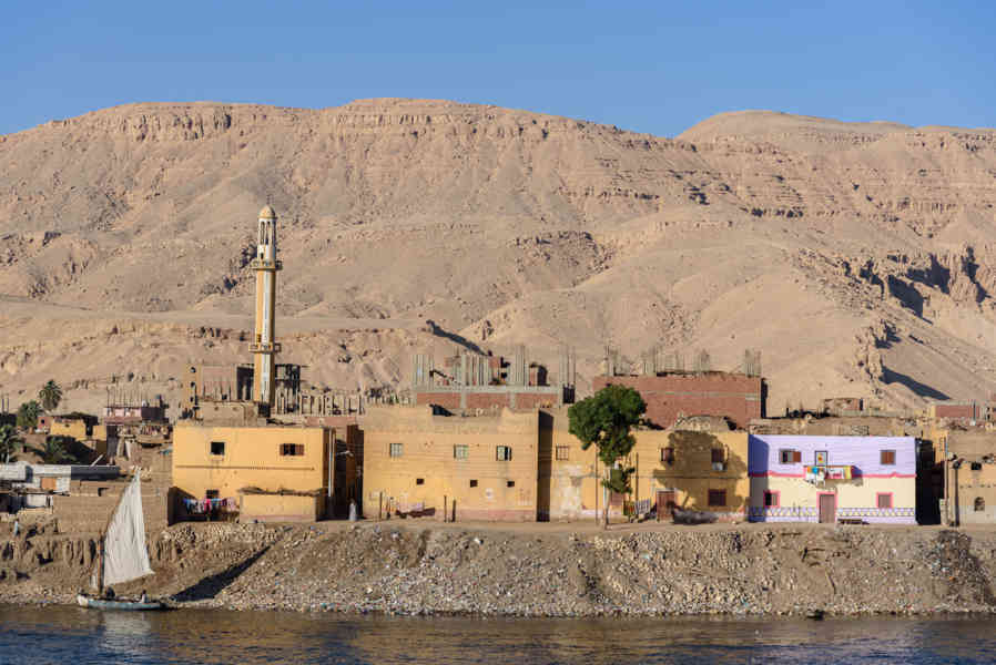 Egipto 365 - rio Nilo - casas.jpg
